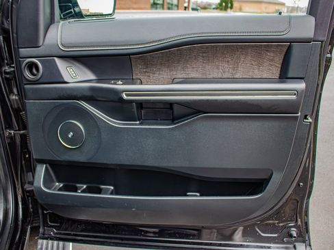 Used 2021 Ford Expedition Limited image 21