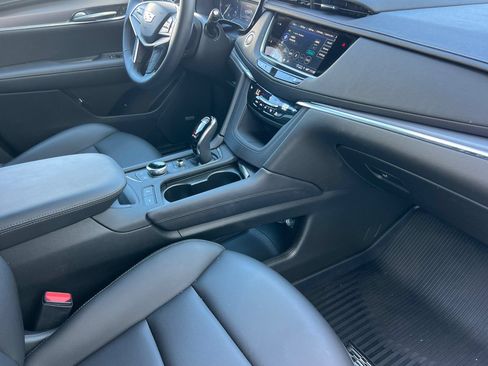 Used 2025 Cadillac XT5 Luxury w/ LPO, Floor Liner Package FWD image 18