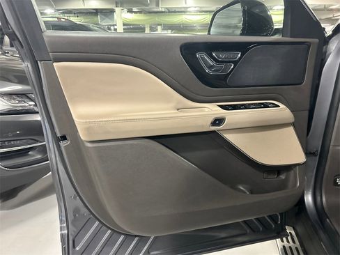 Used 2022 Lincoln Aviator AWD w/ Premium Package image 8