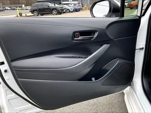 Used 2025 Toyota Corolla LE image 17