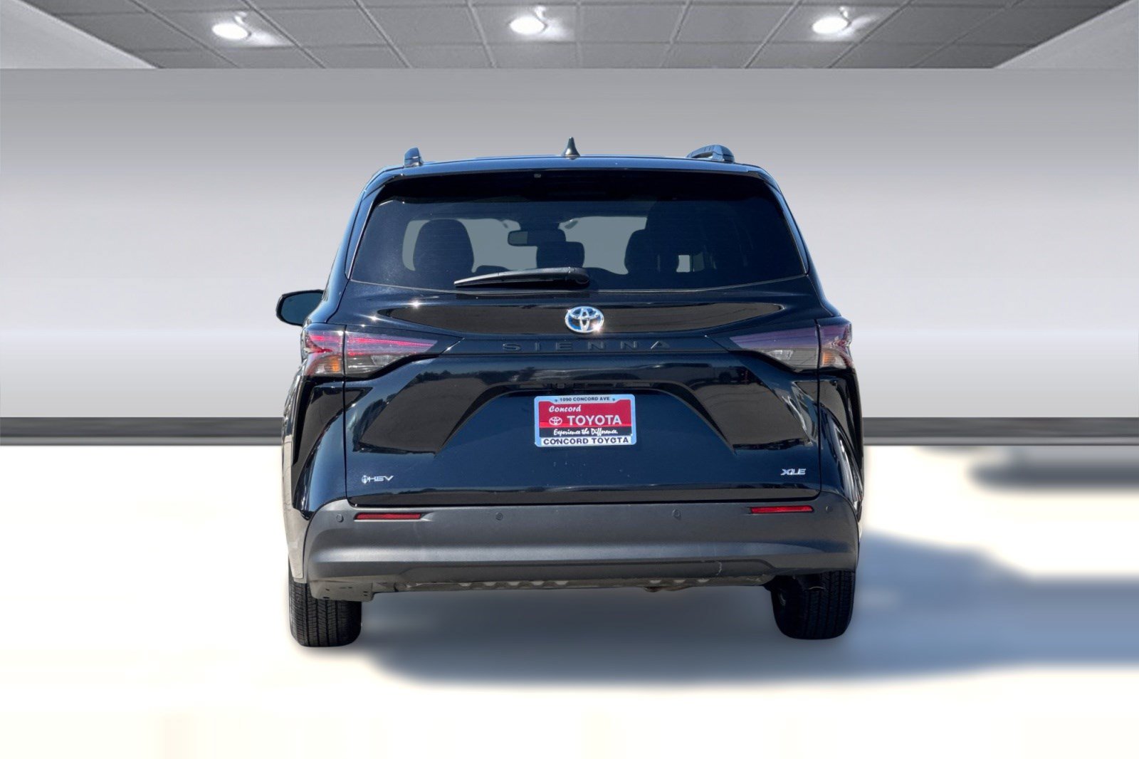 Used 2025 Toyota Sienna XLE FWD image 10