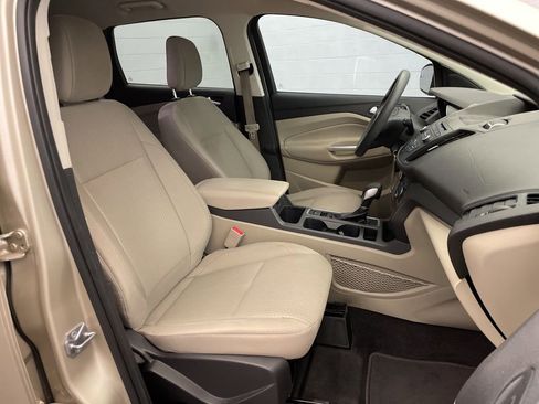 Used 2018 Ford Escape SE image 25