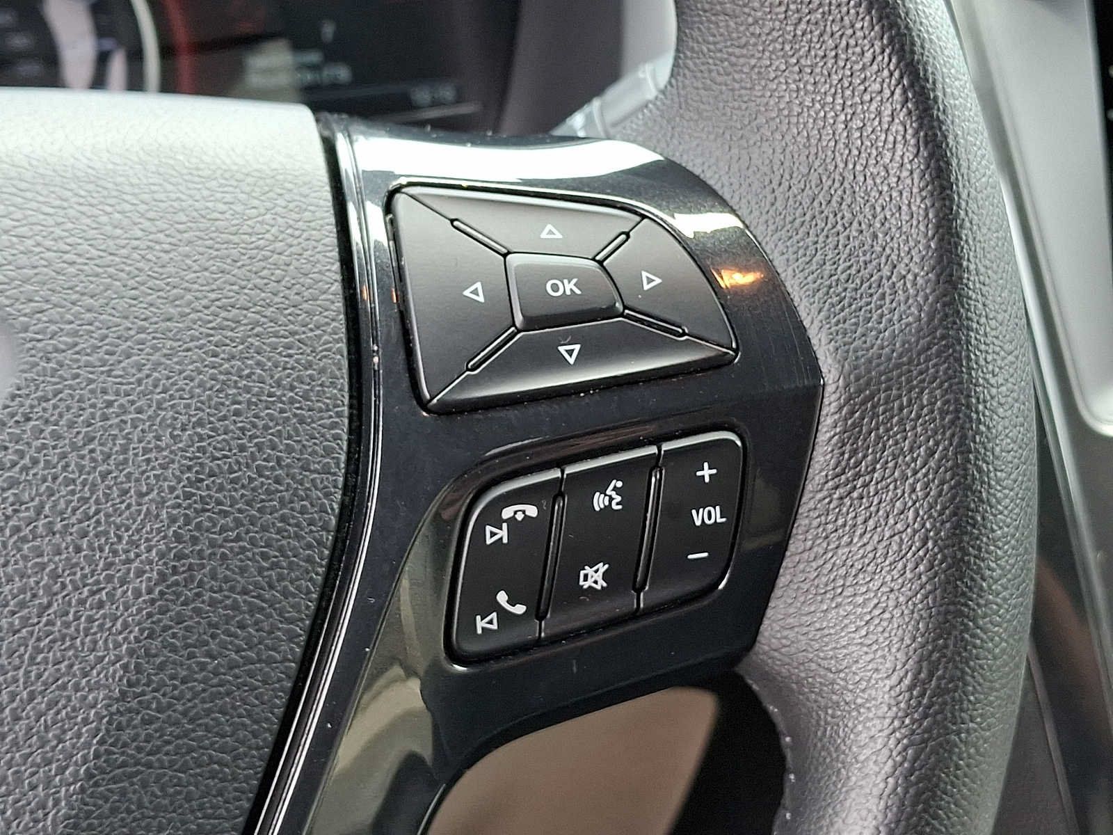 Used 2018 Ford Explorer XLT w/ Equipment Group 202A AWD/4WD image 22