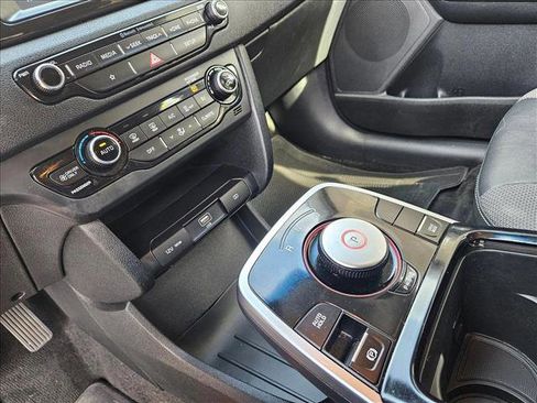 Used 2019 Kia Niro EX image 15