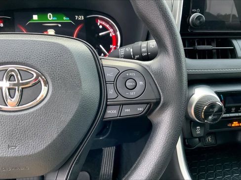Used 2025 Toyota RAV4 XLE image 24
