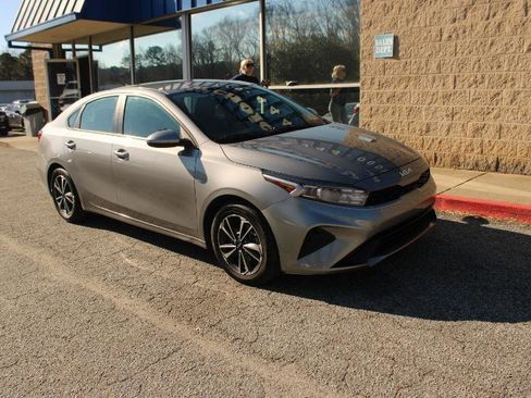 Used 2024 Kia Forte LXS image 3