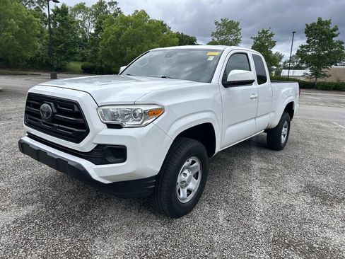 Used 2019 Toyota Tacoma SR5 RWD image 3
