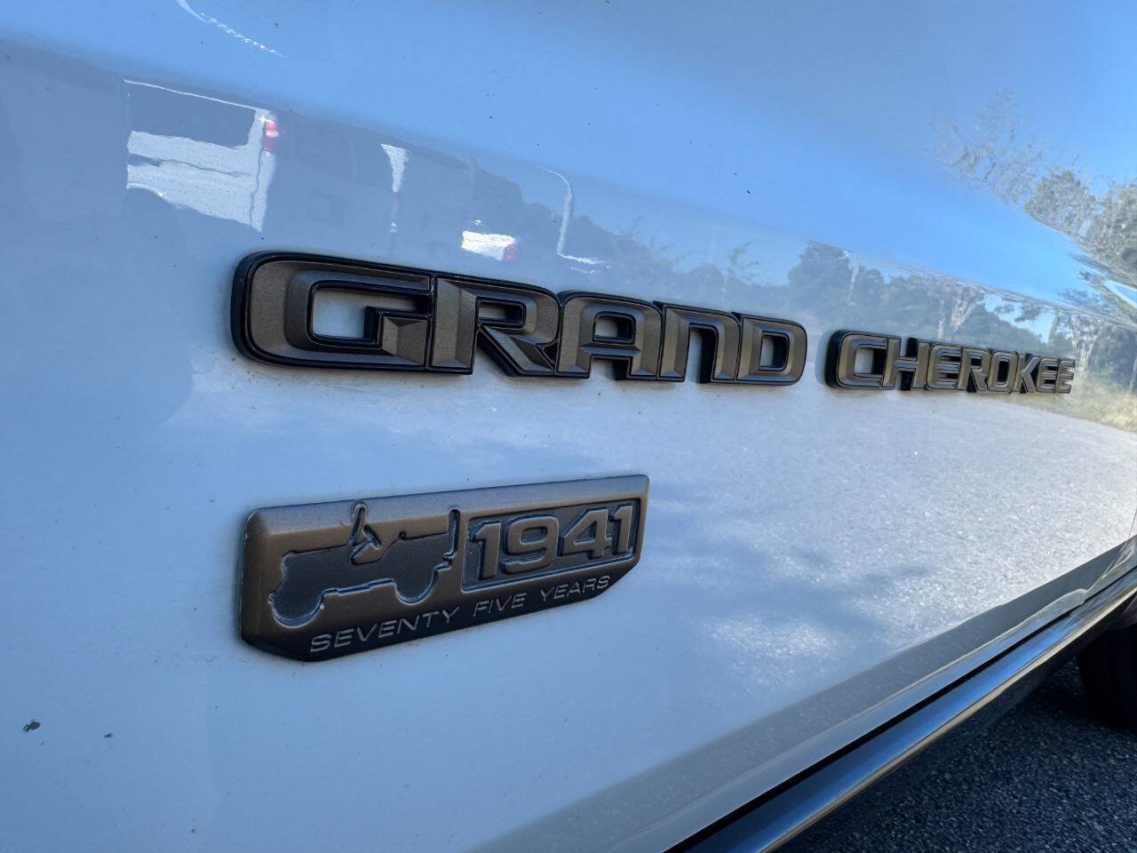 Used 2016 Jeep Grand Cherokee Limited 75th Anniversary AWD/4WD image 38