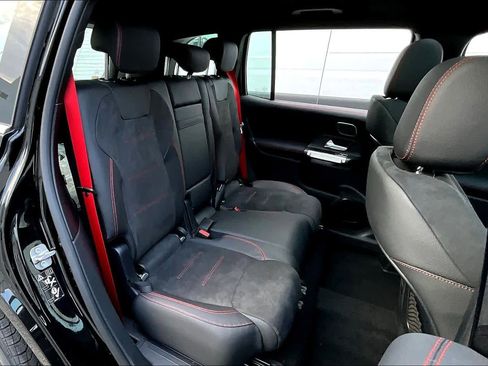 Used 2025 Mercedes-Benz GLB 35 AMG AMG GLB 35 image 20