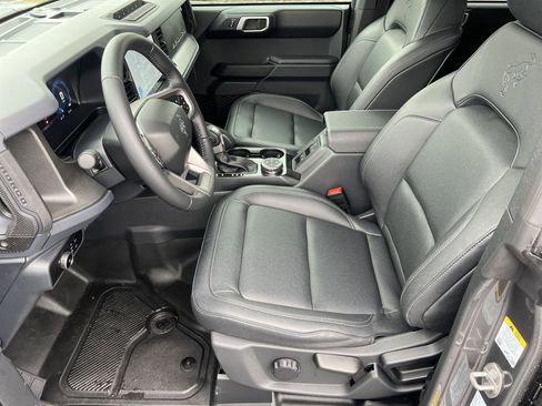 New 2025 Ford Bronco Badlands image 17