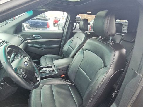 Used 2018 Ford Explorer XLT w/ Equipment Group 202A image 26