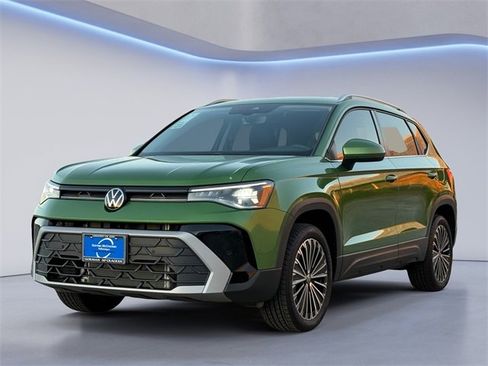 New 2025 Volkswagen Taos SE image 7
