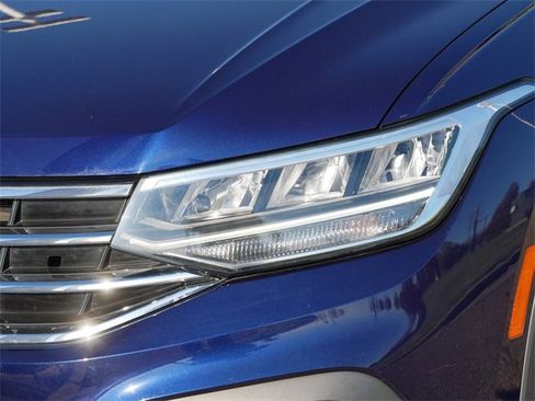 Certified 2022 Volkswagen Tiguan SE image 10
