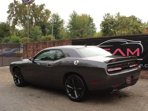Used 2023 Dodge Challenger SXT image 3