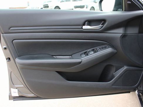 Used 2024 Nissan Altima 2.5 SV image 34