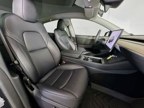 Used 2024 Tesla Model Y Long Range image 13