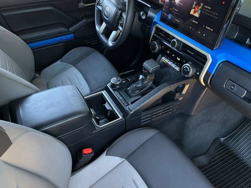 Used 2025 Toyota Tacoma 4x4 Double Cab image 17