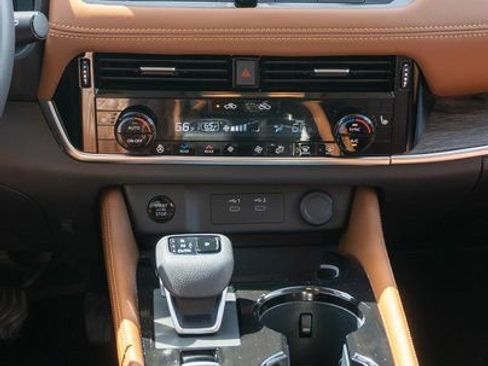 Certified 2024 Nissan Rogue Platinum w/ Platinum Premium Package AWD/4WD image 18