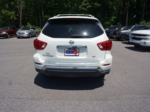 Used 2017 Nissan Pathfinder SV image 19