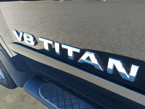 Used 2015 Nissan Titan SV w/ SV Value Truck Package image 10