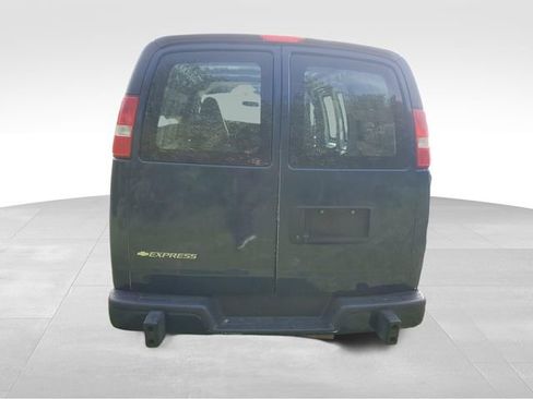 Used 2018 Chevrolet Express 2500 w/ Driver Convenience Package RWD image 4