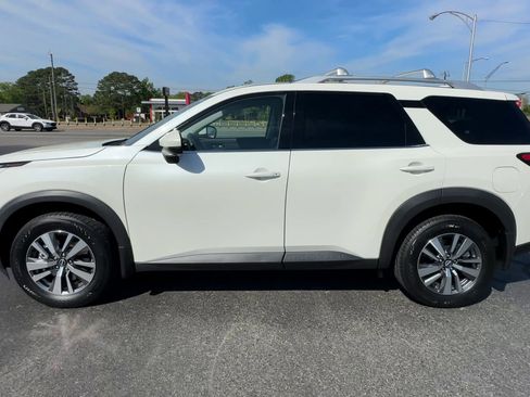 Used 2023 Nissan Pathfinder SL AWD/4WD image 5