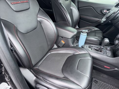 Used 2020 Jeep Cherokee Trailhawk w/ Comfort/Convenience Group image 24