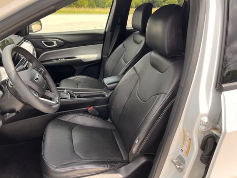 Used 2023 Jeep Compass Latitude AWD/4WD image 23
