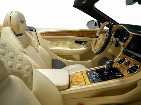 Used 2020 Bentley Continental GT V8 image 57