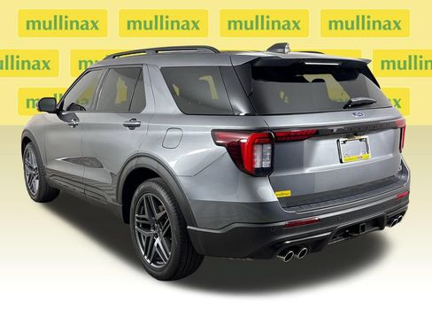 Used 2025 Ford Explorer ST AWD/4WD image 10