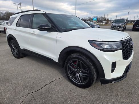 Used 2025 Ford Explorer ST-Line w/ ST-Line Street Pack image 2