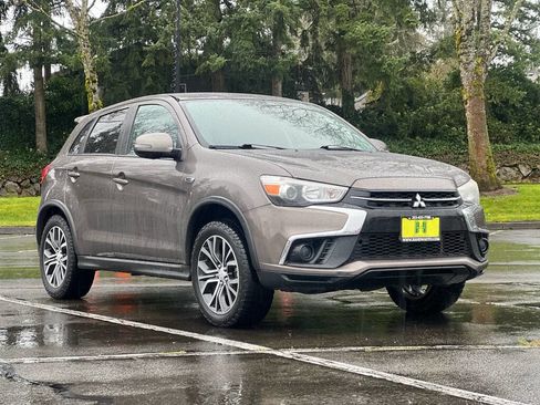 Used 2018 Mitsubishi Outlander Sport ES image 3