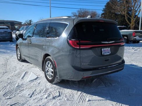 Used 2022 Chrysler Pacifica Touring-L image 5
