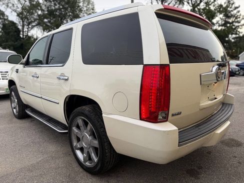 Used 2009 Cadillac Escalade AWD image 5
