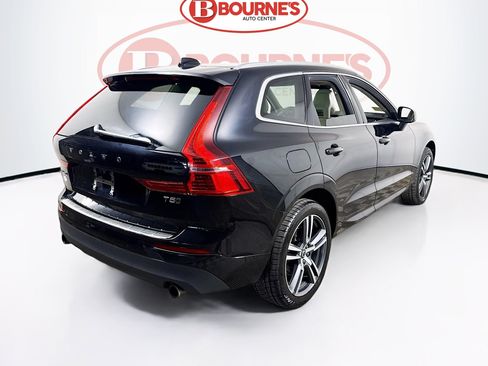 Used 2019 Volvo XC60 T5 Momentum w/ Multimedia Package AWD/4WD image 12