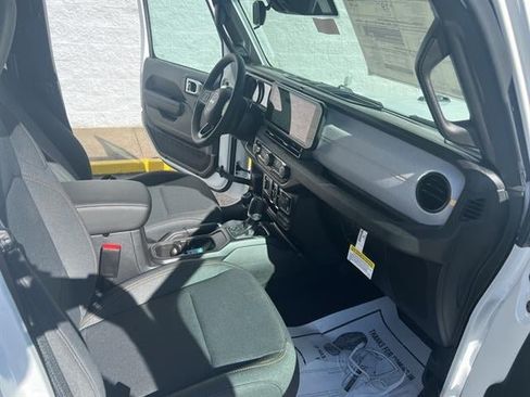 New 2025 Jeep Gladiator Sport AWD/4WD image 29