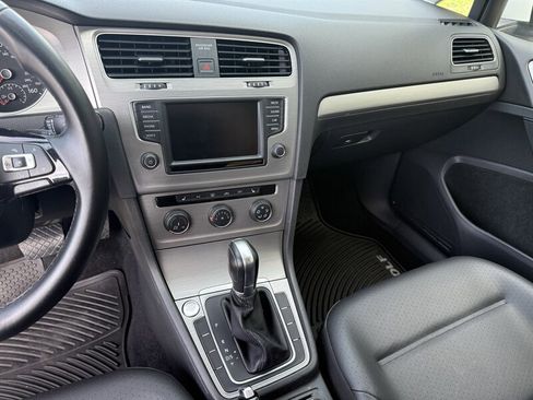 Used 2016 Volkswagen Golf Limited Edition image 19