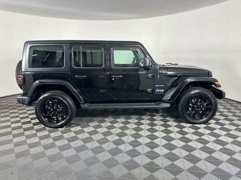 Used 2023 Jeep Wrangler Unlimited Sahara w/ Cold Weather Group AWD/4WD image 10