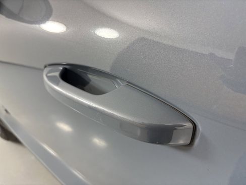 Used 2023 Volvo XC40 B4 Ultimate w/ Protection Package Premier image 12