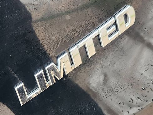 Used 2019 Toyota RAV4 Limited image 14