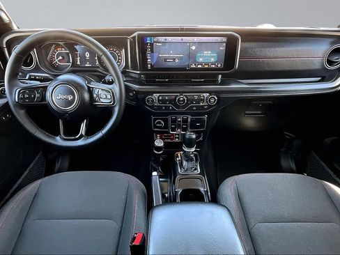 Certified 2025 Jeep Wrangler Unlimited Rubicon w/ Convenience Group AWD/4WD image 9