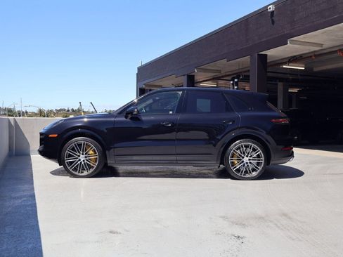 Certified 2019 Porsche Cayenne Turbo image 2