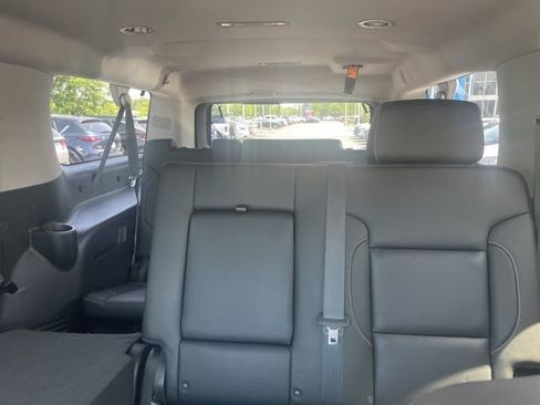 Used 2019 Chevrolet Suburban LT w/ Luxury Package AWD/4WD image 12