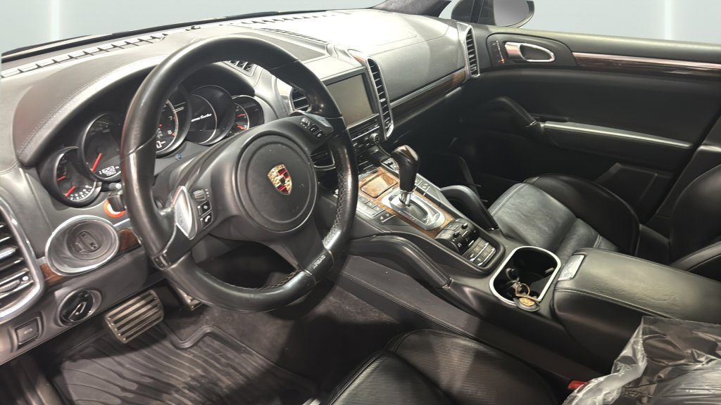 Used 2011 Porsche Cayenne Turbo AWD/4WD image 14