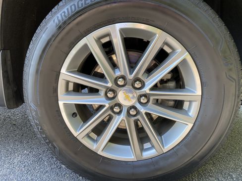 Used 2023 Chevrolet Traverse LT FWD image 42