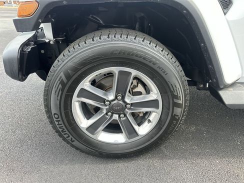 Used 2020 Jeep Wrangler Unlimited Sahara image 10