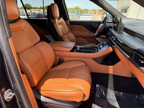 Used 2022 Lincoln Aviator Black Label w/ Class IV Trailer Tow Package AWD/4WD image 27