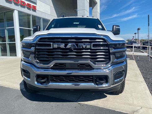 New 2025 RAM 5500 Tradesman AWD/4WD image 12