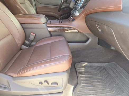 Used 2019 Chevrolet Suburban Premier image 16