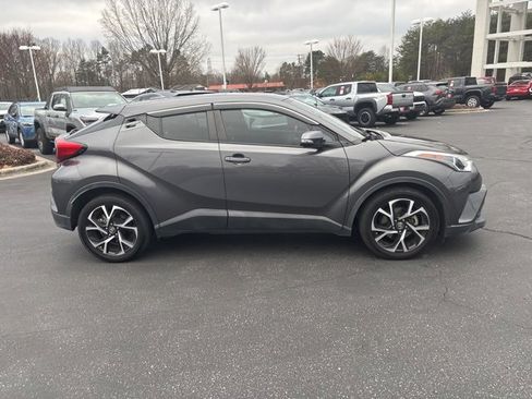 Used 2019 Toyota C-HR XLE image 5